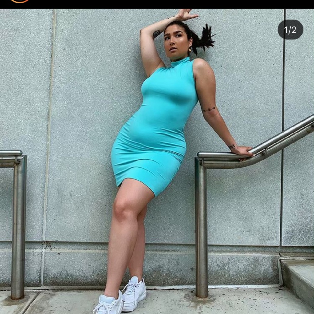 Body on mockneck dress